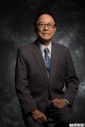 香港戏剧大师钟景辉去世,曾是周润发的伯乐!